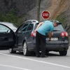 Serbia và Kosovo đạt được thỏa thuận để chấm dứt tranh chấp liên quan tới việc đăng ký biển số xe ôtô kéo dài gần 2 năm. (Nguồn: Reuters)