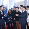 Chủ tịch Quốc hội Vương Đình Huệ trao đổi với sinh viên của trường Đại học Swinburne. (Ảnh: Doãn Tấn/TTXVN)