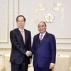 Chủ tịch nước Nguyễn Xuân Phúc hội kiến Thủ tướng Hàn Quốc Han Duck-soo. (Ảnh: Thống Nhất/TTXVN)