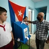 Cử tri Cuba bỏ phiếu bầu cử địa phương tại Havana. (Ảnh: AFP/TTXVN)