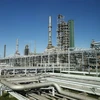 Một góc Nhà máy lọc dầu Dung Quất thuộc Công ty cổ phần lọc hóa dầu Bình Sơn-Tập đoàn Dầu khí Việt Nam. (Ảnh: Doãn Tấn/TTXVN)