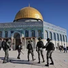 Lực lượng an ninh Israel tuần tra tại khu vực Đền thờ Al Aqsa (còn được gọi là Núi Đền) ở Đông Jerusalem ngày 15/4/2022. (Ảnh: AFP/TTXVN)