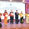 Đại diện các tập thể, cá nhân nhận Bằng khen của Chủ tịch UBND thành phố Đà Nẵng vì có nhiều đóng góp tích cực cho sự phát triển của Đà Nẵng trong năm 2022. (Ảnh: Trần Lê Lâm/TTXVN)