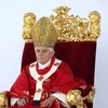 Giáo hoàng Benedict XVI dự Thánh lễ ngoài trời tại Stara Boleslav, phía Bắc Prague, Cộng hòa Séc ngày 28/9/2009. (Ảnh: AFP/TTXVN)
