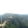 Tại huyện Hướng Hóa, hàng chục dự án điện gió đã đi vào vận hành, tạo thành những cánh đồng điện gió có cảnh quan hấp dẫn du khách. (Ảnh: Nguyên Lý/TTXVN)