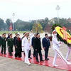 Các lãnh đạo, nguyên lãnh đạo Đảng, Nhà nước, Mặt trận Tổ quốc Việt Nam vào Lăng viếng Chủ tịch Hồ Chí Minh. (Ảnh: Phạm Kiên/TTXVN)