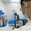 Bệnh nhân đầu tiên tại xã đảo Thạnh An, huyện Cần Giờ được chụp X-quang phổi bằng ứng dụng trí tuệ nhân tạo. (Ảnh: Đinh Hằng/TTXVN)