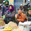 Người bán hàng ở chợ phiên Mèo Vạc là những cư dân trên địa bàn, mang sản phẩm của gia đình ra chợ trao đổi, mua bán. (Ảnh: Khánh Hòa/TTXVN)