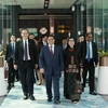 Thủ tướng Phạm Minh Chính và Phu nhân kết thúc chuyến thăm chính thức nước Cộng hòa Singapore. (Ảnh: Dương Giang/TTXVN)