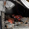 Lực lượng cứu hộ tìm kiếm nạn nhân mắc kẹt trong đống đổ nát sau trận động đất tại Antakya, Thổ Nhĩ Kỳ. (Ảnh: THX/TTXVN)