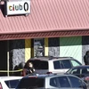 Cảnh sát phong tỏa hiện trường vụ xả súng tại hộp đêm Club Q ở thành phố Colorado Springs, bang Colorado, Mỹ, ngày 20/11/2022. (Ảnh: AFP/TTXVN)