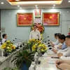 Trưởng Ban Tuyên giáo Trung ương Nguyễn Trọng Nghĩa thăm Bệnh viện Chợ Rẫy. (Ảnh: Đinh Hằng/TTXVN)