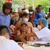 Hoạt động khám bệnh từ thiện được Đại sứ quán Việt Nam tại Vương quốc Campuchia phối hợp với Bệnh viện Chợ Rẫy-Phnom Penh tổ chức từ nhiều năm qua. (Ảnh: Vũ Hùng/TTXVN)