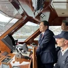 Phó Chủ tịch thường trực Quốc hội Trần Thanh Mẫn thăm cảng biển nước sâu Barcelona. (Ảnh: Thu Hà/TTXVN)