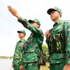 Chiến sỹ Trạm kiểm soát Biên phòng Sông Đốc tuần tra, kiểm soát biên giới biển. (Ảnh: Hồng Đạt/TTXVN)