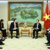 Phó Thủ tướng Chính phủ Trần Lưu Quang tiếp Đại sứ đặc mệnh toàn quyền Hoa Kỳ tại Việt Nam Marc E. Knapper. (Ảnh: TTXVN)
