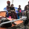 Điều trị cho bệnh nhân nhiễm bệnh tả tại bệnh viện ở Masisi, Cộng hòa Dân chủ Congo. (Ảnh: AFP/TTXVN)