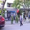 Lực lượng chức năng khám xét nhà riêng của ông Hồ Văn Khoa. (Ảnh: Quốc Dũng/TTXVN)