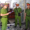 Cơ quan Cảnh sát điều tra Công an thành phố Tuy Hòa công bố quyết định khởi tố bị can và lệnh bắt tạm giam ông Đào Bá Cường. (Nguồn: Công an nhân dân)