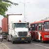 Đến trưa 29/4, tình trạng giao thông trên Quốc lộ 60, khu vực cầu Rạch Miễu vẫn chưa 'hạ nhiệt.' (Ảnh: Chương Đài/Vietnam+)