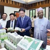 Các sản phẩm trưng bày tại Hội nghị 'Tăng cường hợp tác quốc tế để phát triển ngành Halal Việt Nam.' (Ảnh: TTXVN phát)