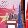 Thủ tướng Đại Công quốc Luxembourg Xavier Bettel phát biểu tại Diễn đàn Doanh nghiệp Việt Nam-Luxembourg. (Ảnh: Xuân Khu/TTXVN)