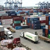 Bãi chứa container hàng hóa tại Tân Cảng Cát Lái. (Ảnh: Hồng Đạt/TTXVN)