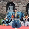 Tiết mục Sambaso-biểu diễn Kyogen qua phần biểu diễn của cha con nghệ sỹ Ogasawara Tadashi và Ogasawara Hiroaki. (Ảnh: Nguyễn Chinh/TTXVN)