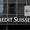 Logo các 'đại gia' ngân hàng Thụy Sĩ UBS và Credit Suisse tại Basel. (Ảnh: AFP/TTXVN)