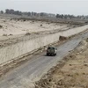 Lực lượng bảo vệ biên giới Iran tuần tra tại khu vực Milak, gần biên giới Iran-Afghanistan. (Ảnh: AFP/TTXVN)