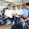 Phó Thủ tướng Trần Lưu Quang thăm hỏi học viên tại cơ sở cai nghiện. (Ảnh: Duy Khương/TTXVN)