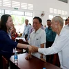 Phó Chủ tịch nước Võ Thị Ánh Xuân trao đổi với cử tri huyện Thoại Sơn, tỉnh An Giang. (Ảnh: Công Mạo/TTXVN)