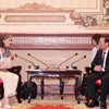Chủ tịch Ủy ban Nhân dân Thành phố Hồ Chí Minh Phan Văn Mãi tiếp bà Ramla Khalidi, Trưởng Đại diện Thường trú của Chương trình Phát triển Liên hợp quốc (UNDP) tại Việt Nam. (Ảnh: Xuân Khu/TTXVN)