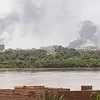 Khói bốc lên sau giao tranh tại Khartoum, Sudan ngày 14/7/2023. (Ảnh: AFP/TTXVN)