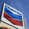 Biểu tượng tập đoàn Chevron tại một trạm xăng ở El Segundo, California, Mỹ. (Ảnh: AFP/TTXVN)