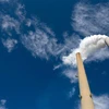 Khí thải từ nhà máy điện than ở New Haven, Tây Virginia, Mỹ. (Nguồn: AFP/TTXVN)