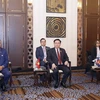 Chủ tịch Quốc hội Vương Đình Huệ với đại biểu dự cuộc gặp. (Ảnh: Doãn Tấn/TTXVN)