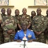 Hình ảnh phát trên Truyền hình Quốc gia Niger ngày 27/7 về nhóm binh sỹ tự xưng là thành viên Hội đồng Quốc gia Bảo vệ Tổ quốc (CNSP) tuyên bố lật đổ Tổng thống Mohamed Bazoum. (Ảnh: Anadolu Agency/TTXVN)