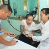 Chăm sóc y tế cho các đối tượng tại Trung tâm Chăm sóc, Nuôi dưỡng và Điều trị nạn nhân bị nhiễm chất độc da cam/dioxin thành phố Hà Nội. (Ảnh: Anh Tuấn/TTXVN)