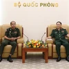 Thiếu tướng Phạm Trường Sơn tiếp Trung tướng Nim Balen đang thăm và làm việc tại Việt Nam. (Ảnh: Hồng Pha/TTXVN phát)