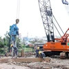Công trường Dự án kênh Tham Lương-Bến Cát-rạch Nước Lên luôn tấp nập phương tiện máy móc, công nhân làm việc. (Ảnh: Tiến Lực/TTXVN)