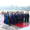 Các lãnh đạo, nguyên lãnh đạo Đảng, Nhà nước thành kính tưởng nhớ Chủ tịch Hồ Chí Minh. (Ảnh: Phạm Kiên/TTXVN)