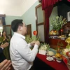 Chủ tịch Quốc hội Vương Đình Huệ dâng hương tưởng niệm Chủ tịch Hồ Chí Minh. (Ảnh: Doãn Tấn/TTXVN)