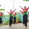 Những cô gái dân tộc Thái ở mảnh đất vùng biên thuộc xã Long Phước, huyện Bến Cầu đang tích cực gìn giữ điệu múa Xòe Thái. (Ảnh: Thanh Tân/TTXVN)