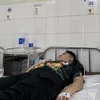 Một trong số ba bệnh nhân đang được điều trị tại Bệnh viện Đa khoa tỉnh Cà Mau do nghi ngờ bị ngộ độc thực phẩm. (Ảnh: TTXVN phát)