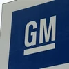 Biểu tượng hãng ôtô General Motors tại nhà máy ở tại Detroit, Michigan, Mỹ. (Ảnh: AFP/TTXVN)