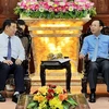Bí thư Thành ủy Cần Thơ Nguyễn Văn Hiếu (phải) tiếp ông Shin Choong Il, tân Tổng Lãnh sự Hàn Quốc tại Thành phố Hồ Chí Minh. (Ảnh: Ánh Tuyết/TTXVN)
