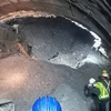 Nhân viên cứu hộ làm nhiệm vụ tại hiện trường vụ sập đường hầm ở Uttarkashi, Ấn Độ, ngày 13/11. (Ảnh: AFP/TTXVN)
