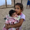 Trẻ em Palestine tại một trại tạm ở Dải Gaza. (Ảnh: THX/TTXVN)