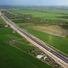Dự án Cao tốc Mỹ Thuận-Cần Thơ, có tổng chiều dài gần 23km. Tổng mức đầu tư công trình hơn 4.800 tỷ đồng. (Ảnh: Huy Hùng/TTXVN)